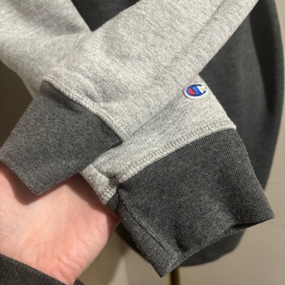 Champion Vintage Y2K V-Neck Pullover Sweatshirt Gray White Size Medium Honduras - Picture 6 of 8